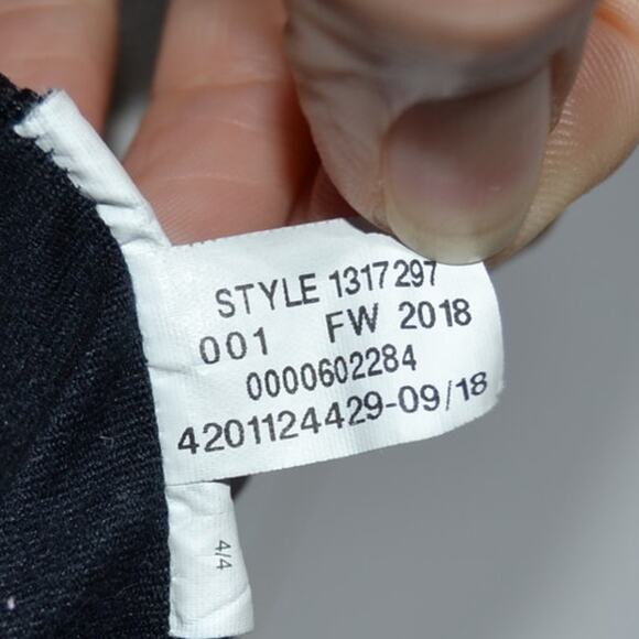 Under Armour Woman's Cold Gear Fitted Running Joggers Black Size Small - Picture 7 of 7